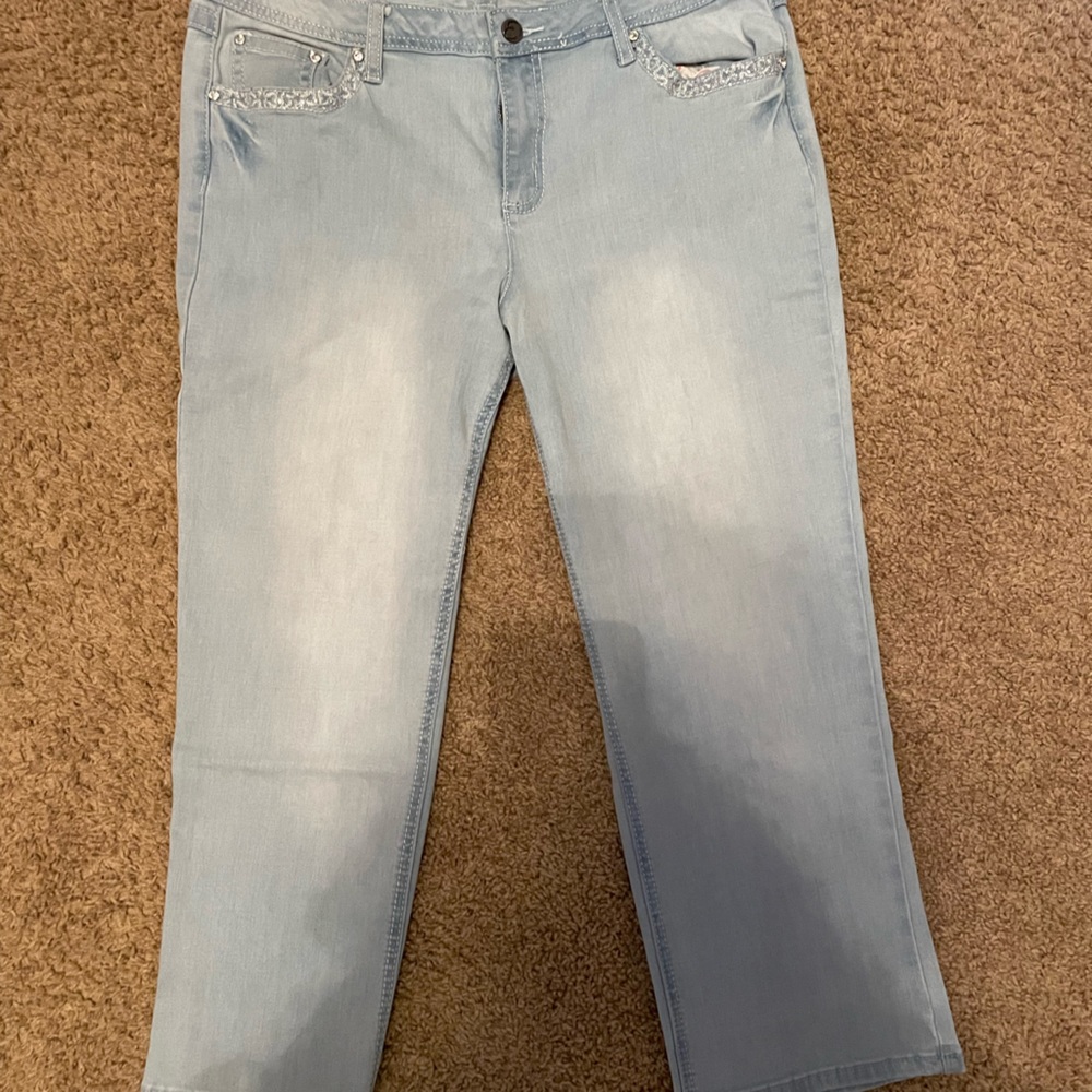 Women’s Light blue Jeweled Earl Jeans Capris 16